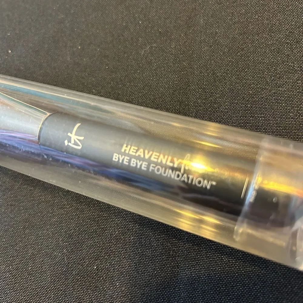 IT Cosmetics Heavenly Luxe Bye Bye Foundation Brush #22 New FullSz
